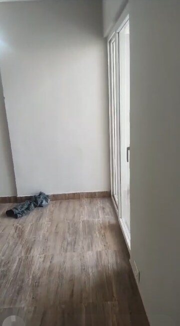 Room in 2 BHK Apartment at Truvae Fragrance, Siddharth Vihar – for Rent