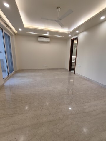 Room in 3.5 BHK Apartment at Defence Colony – for Rent