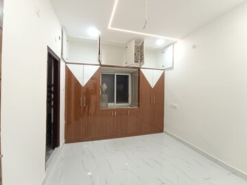 Room in 2 BHK Apartment at Madhapur – for Rent