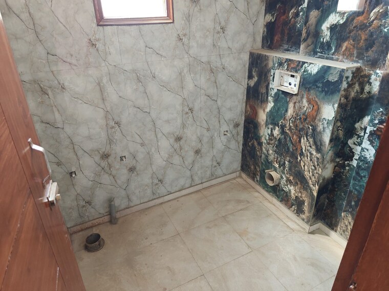 Bathroom, sector 73 2 Bedroom 1000 Sq.Ft. Builder Floor In Sector 73 Noida 8306962