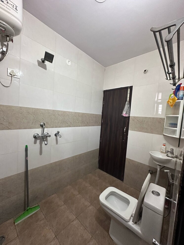 Bathroom, sector 40 2 Bedroom 1500 Sq.Ft. Builder Floor In Sector 40 Gurgaon 8306949