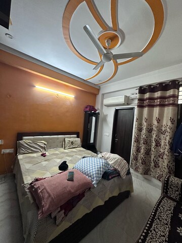 Bedroom in 2 BHK Builder Floor at Sector 40 – for Rent