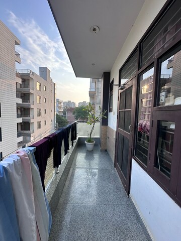 Building Lobby in 2 BHK Builder Floor at Sector 40 – for Rent