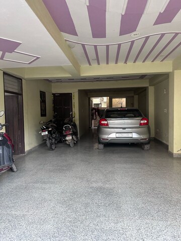 Parking in 2 BHK Builder Floor at Sector 40 – for Rent