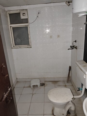 Bathroom in 2.5 BHK Apartment at Futec Gateway, Sector 75 – for Rent