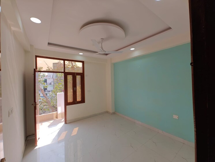 Room, sector 73 2 Bedroom 1000 Sq.Ft. Builder Floor In Sector 73 Noida 8306981