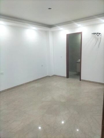 Room in 3 BHK Builder Floor at Greater Kailash ii – for Rent