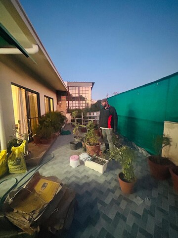 Parking in 1 RK Builder Floor at Green Park – for Rent