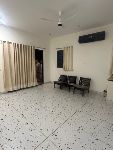 Parking in 1 RK Builder Floor at Green Park – for Rent