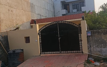 Plot For Sale in RWA Apartments Sector 40, Sector 40