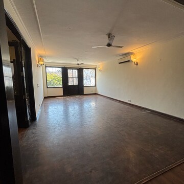 Room in 3 BHK Independent House at Gulmohar Park – for Rent