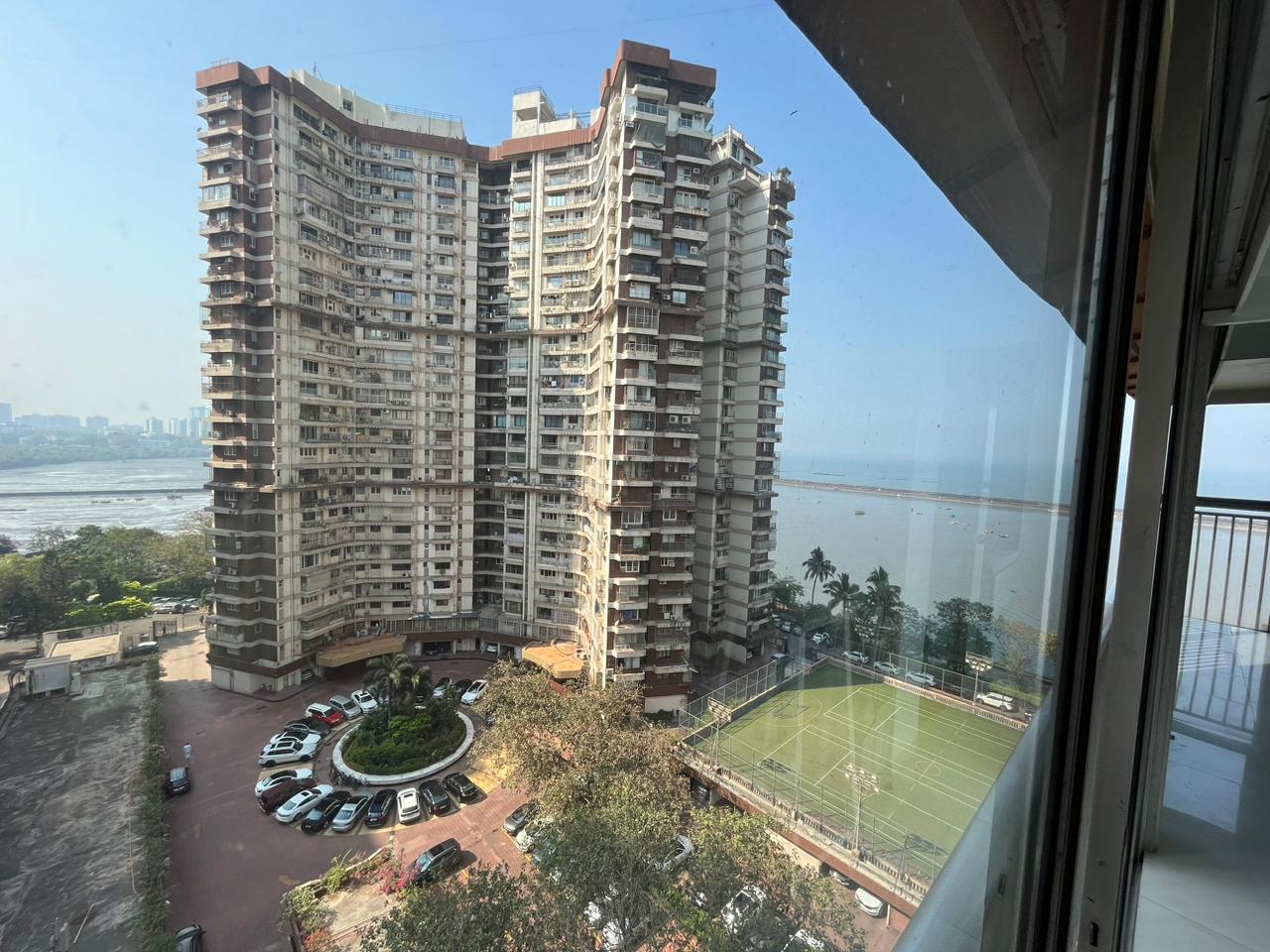 1 BHK + Extra Room Apartment For Sale in Maker Tower