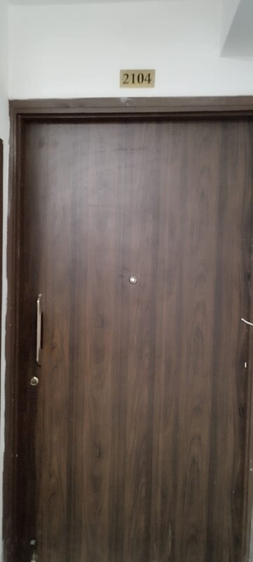 Furnished Amenities in 3.5 BHK Apartment at Rishita Manhattan, Gomti Nagar – for Rent
