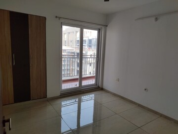 Room in 3.5 BHK Apartment at Rishita Manhattan, Gomti Nagar – for Rent