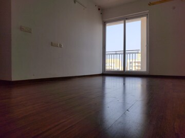 Room in 3.5 BHK Apartment at Rishita Manhattan, Gomti Nagar – for Rent