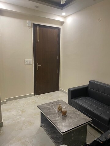 Room in 1 BHK Builder Floor at Vipul Square, Sushant Lok I – for Rent