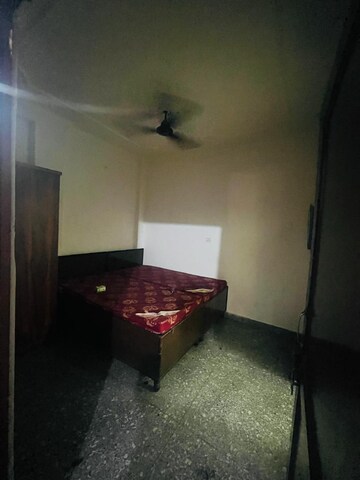 Bedroom in 1.5 BHK Builder Floor at Sushant Vyapaar Kendra, Sector 43 – for Rent