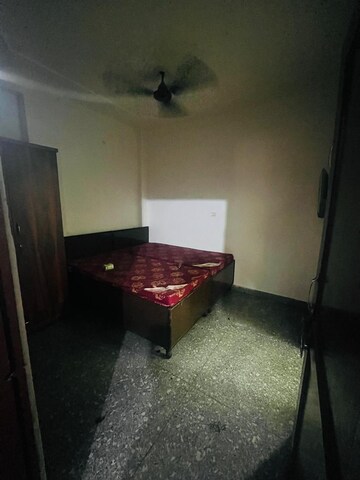 Bedroom in 1.5 BHK Builder Floor at Sushant Vyapaar Kendra, Sector 43 – for Rent