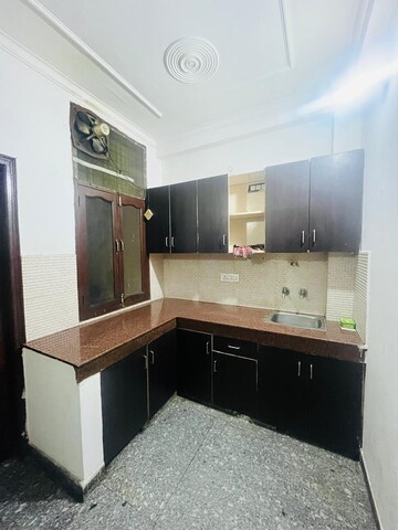 Kitchen in 1.5 BHK Builder Floor at Sushant Vyapaar Kendra, Sector 43 – for Rent
