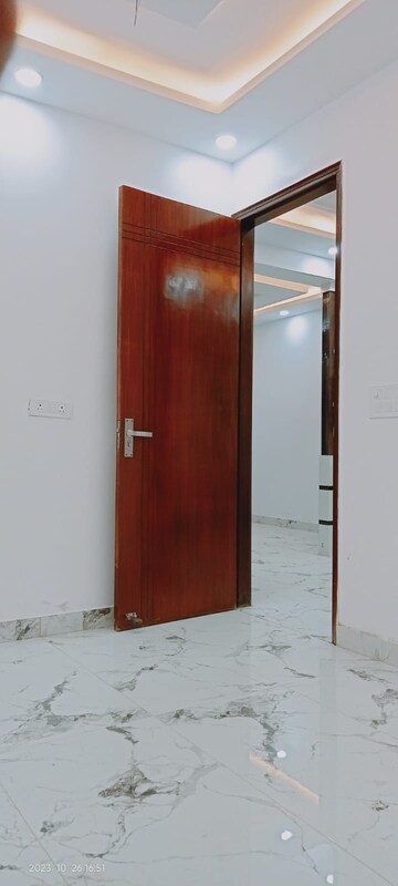 Room in 1 BHK Builder Floor at Sector 72 – for Sale