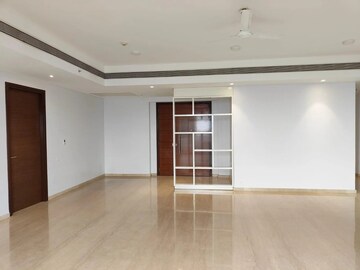 Room in 4 BHK Apartment at Bombay Realty Island City Center, Dadar East – for Rent