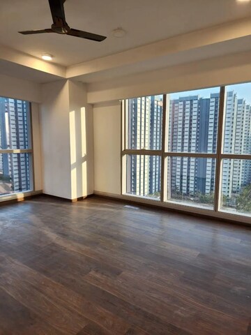 Room in 4 BHK Apartment at Bombay Realty Island City Center, Dadar East – for Rent