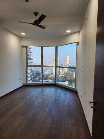 Room in 4 BHK Apartment at Bombay Realty Island City Center, Dadar East – for Rent
