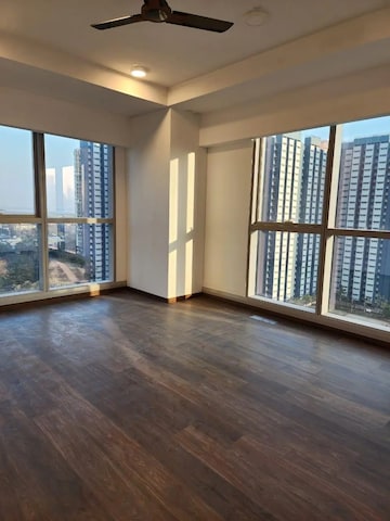 Room in 4 BHK Apartment at Bombay Realty Island City Center, Dadar East – for Rent