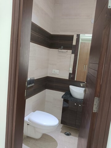 Room in 3 BHK Builder Floor at Lajpat Nagar 4 – for Rent