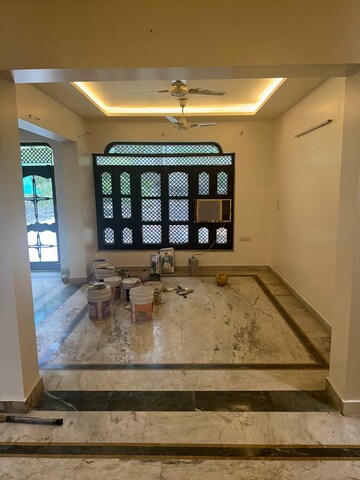 Living Room in 3.5 BHK Builder Floor at Sector 28 – for Rent