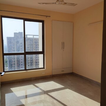 Room in 3 BHK Apartment at Unitech The Residences Gurgaon, Sector 33 – for Rent