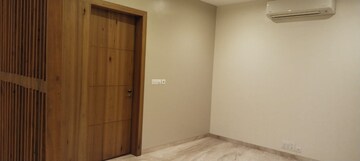 Room in 4 BHK Apartment at Sanskruti Prabhat, Prabhat Road – for Rent