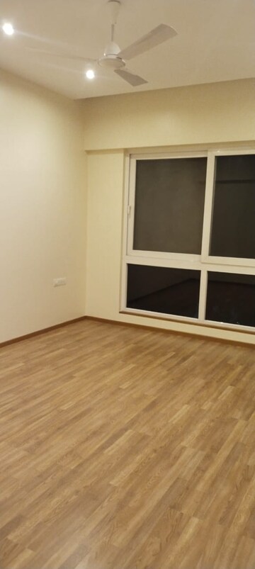 Room in 4 BHK Apartment at Sanskruti Prabhat, Prabhat Road – for Rent