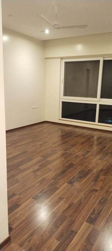 Room in 4 BHK Apartment at Sanskruti Prabhat, Prabhat Road – for Rent