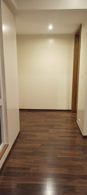 Room in 4 BHK Apartment at Sanskruti Prabhat, Prabhat Road – for Rent