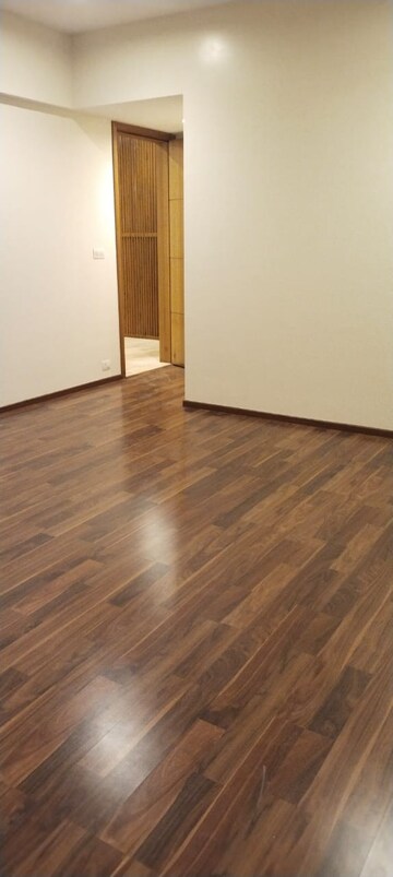 Room in 4 BHK Apartment at Sanskruti Prabhat, Prabhat Road – for Rent