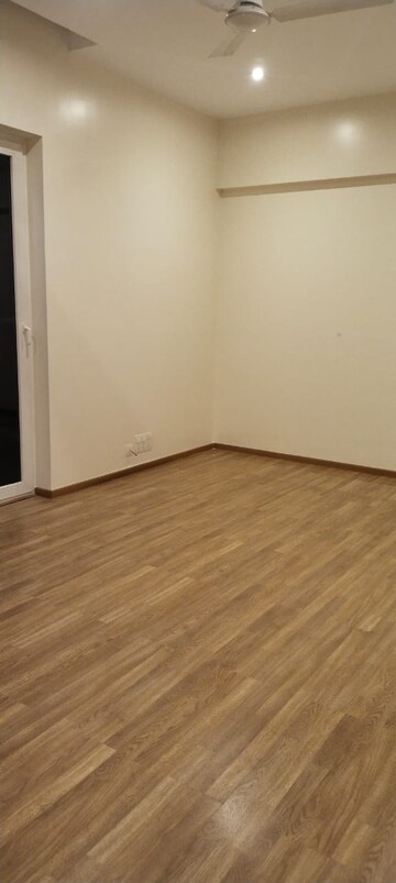 Room in 4 BHK Apartment at Sanskruti Prabhat, Prabhat Road – for Rent