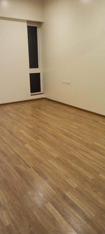 Room in 4 BHK Apartment at Sanskruti Prabhat, Prabhat Road – for Rent