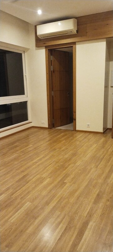 Room in 4 BHK Apartment at Sanskruti Prabhat, Prabhat Road – for Rent