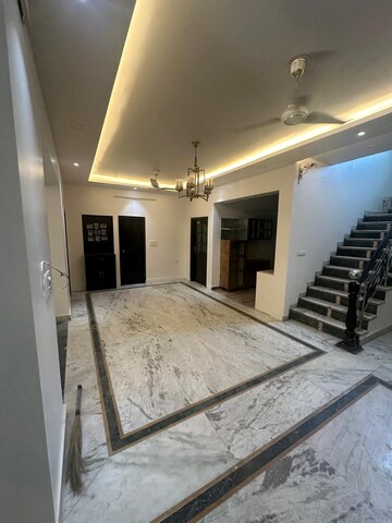 Living Room in 3.5 BHK Builder Floor at Sector 31 – for Rent