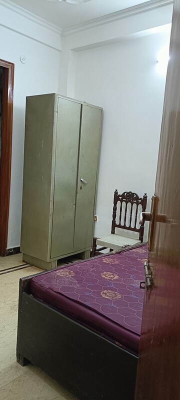 Room in 3 BHK Villa at Sector 41 – for Rent