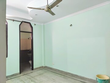 Room in 2 BHK Apartment at Windsor and Nova Society, Ahinsa Khand ii – for Rent