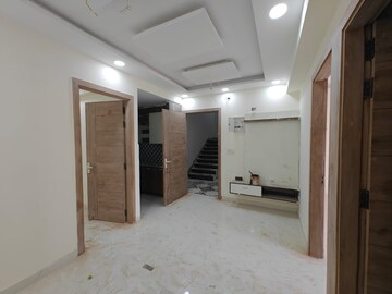 Room in 2 BHK Builder Floor at Sector 73 – for Sale