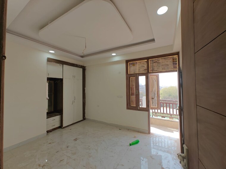 Room, sector 73 2 Bedroom 1000 Sq.Ft. Builder Floor In Sector 73 Noida 8307420