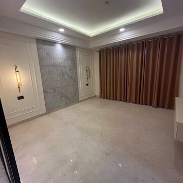 Room in 4 BHK Builder Floor at BPTP Astaire Gardens, Sector 70a – for Sale