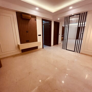Room in 4 BHK Builder Floor at BPTP Astaire Gardens, Sector 70a – for Sale