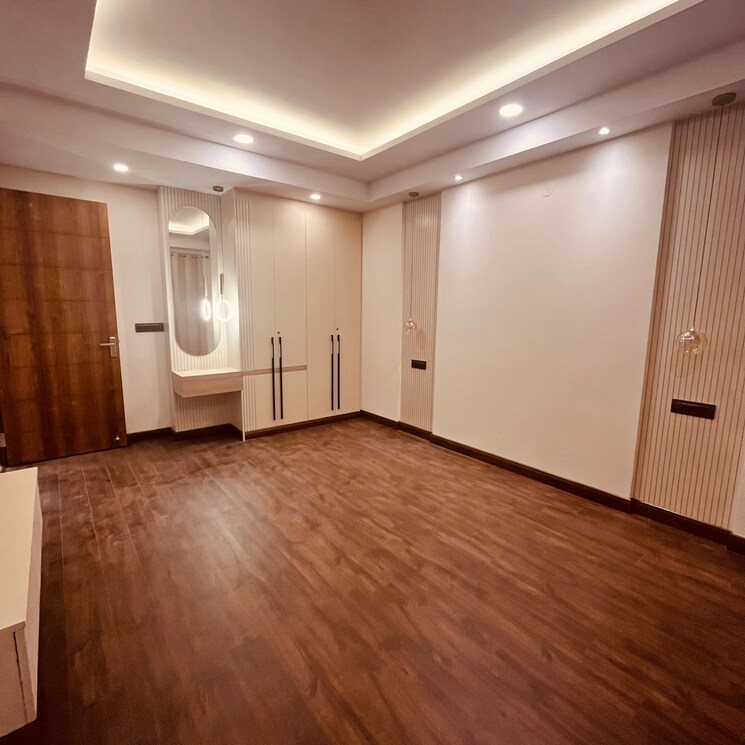 Room, bptp-astaire-gardens 4 Bedroom 270 Sq.Yd. Builder Floor In Sector 70a Gurgaon 8307436