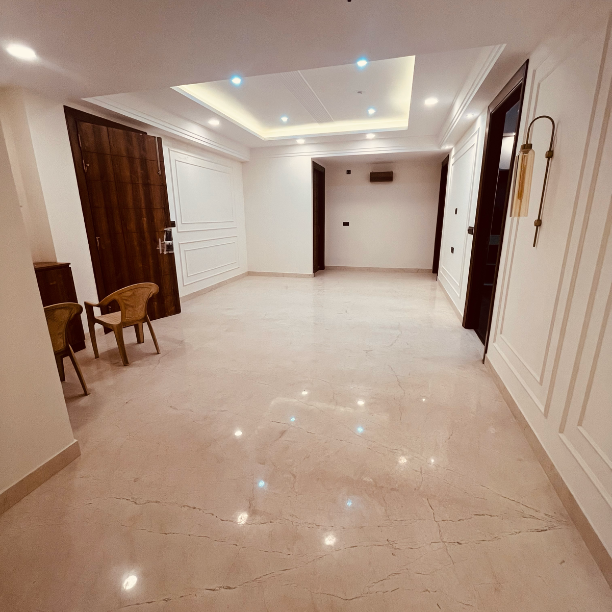 4 BHK + Pooja Room,Servant Room 270 Sq.Yd. Builder Floor in BPTP Astaire Gardens