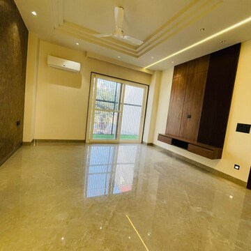 Room in 3 BHK Builder Floor at The Images Floors, Sector 51 – for Sale