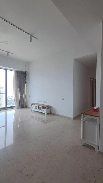 Room in 4 BHK Apartment at Rustomjee Crown, Prabhadevi – for Rent